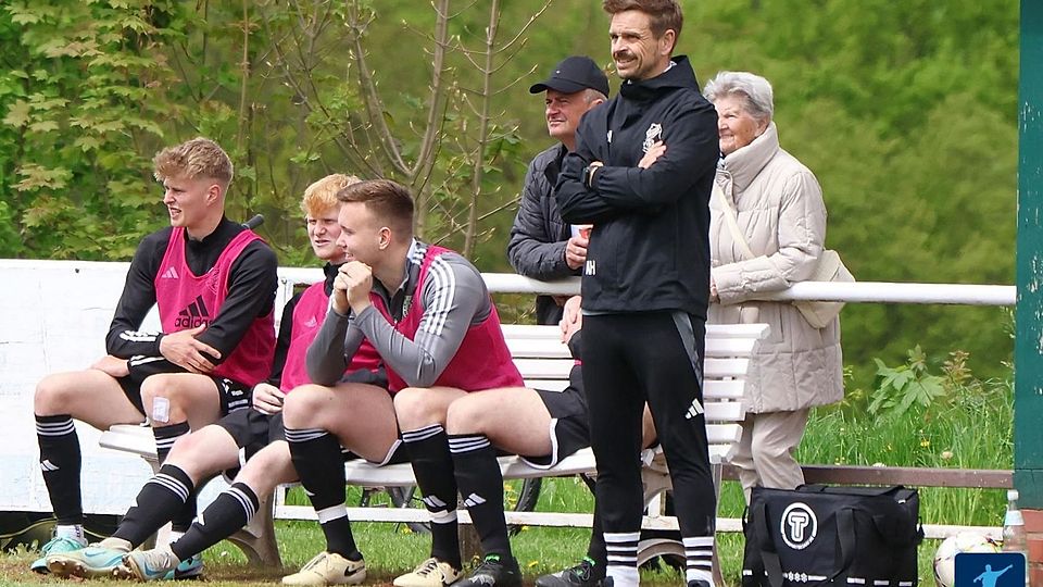 Alexander Henke (schwarze Jacke) verbrachte am Samstag keinen erfreulichen Nachmittag an der Erfurter Grubenstraße.