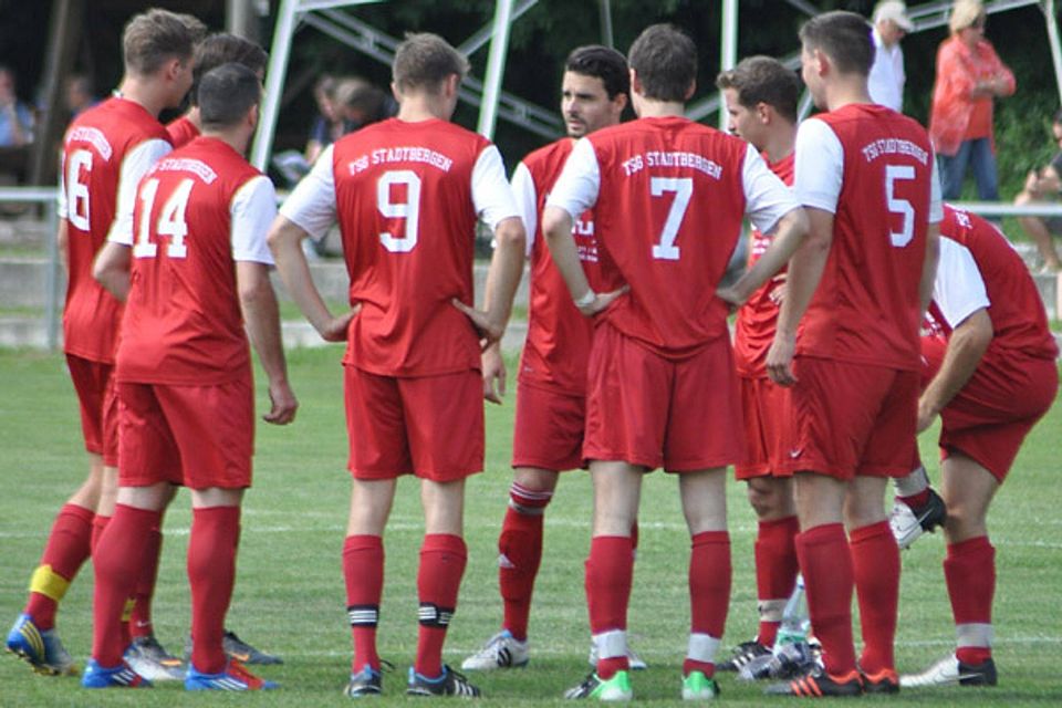 In Aystetten hat es noch geklappt. Da brachte die TSG Stadtbergen noch eine Mannschaft an den Start. Nachdem sich ? und das übrigens nicht nur in Stadtbergen ? einige Kicker in den Urlaub verabschiedet haben, wurde die Partie gegen den TSV Ustersbach abgesagt.  Foto: Oliver Reiser