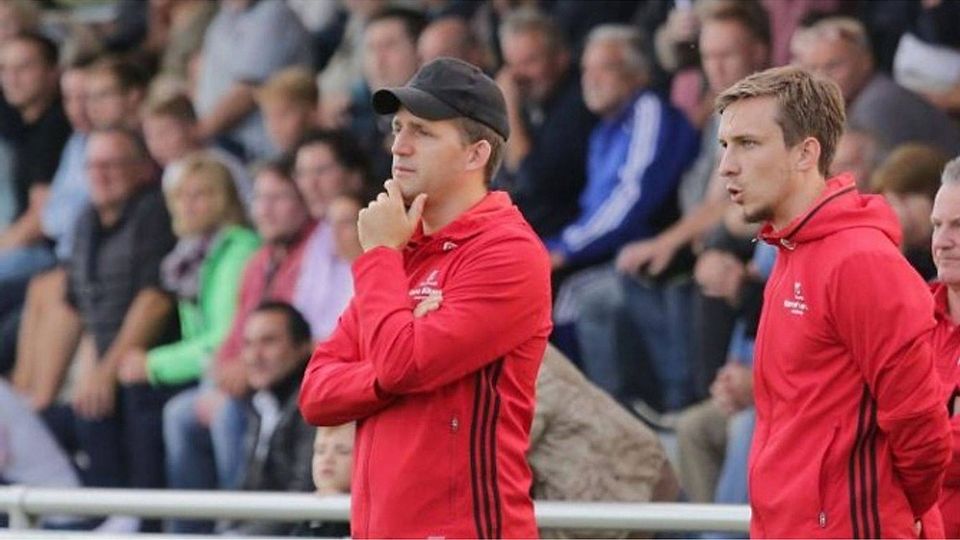 Vor einem Jahr war Anselm Küchle (r.) noch Co-Trainer unter Mario Mutzbauer (l.). Jetzt coacht er den VfB für drei Spiele. Gleixner