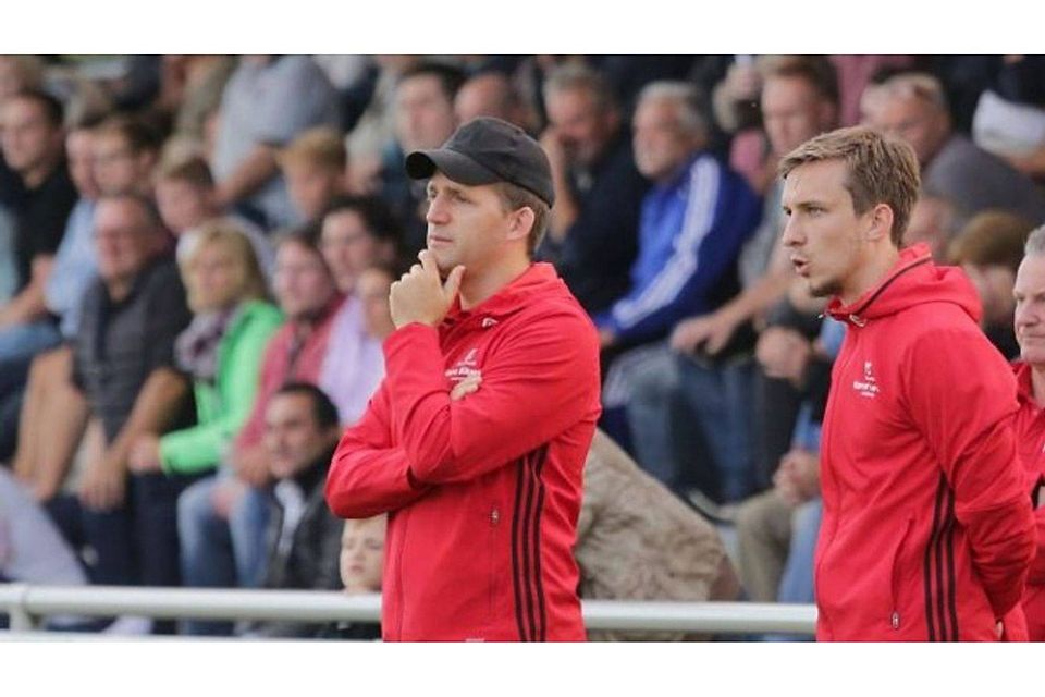 Vor einem Jahr war Anselm Küchle (r.) noch Co-Trainer unter Mario Mutzbauer (l.). Jetzt coacht er den VfB für drei Spiele. Gleixner