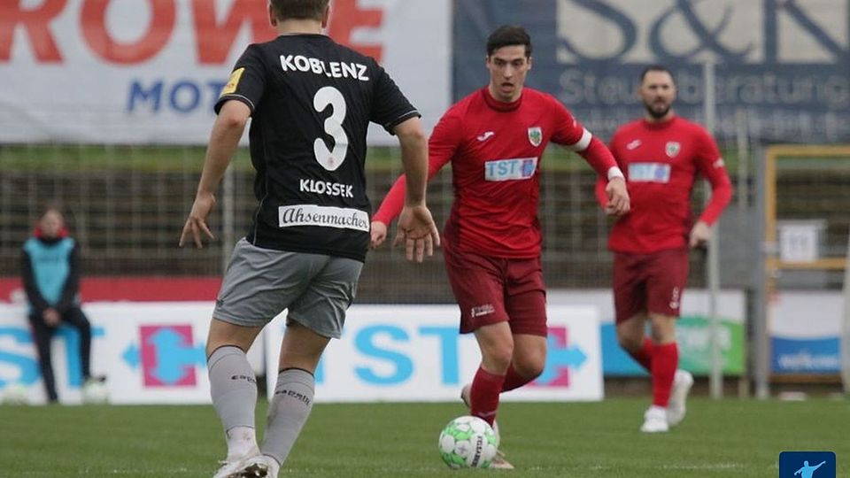 Früher bei der Wormatia, inzwischen beim VfR Mannheim gesetzt: Jannik Marx, hier noch im Wormser Trikot am Ball, stieg mit seiner Mannschaft in die Regionalliga auf.
