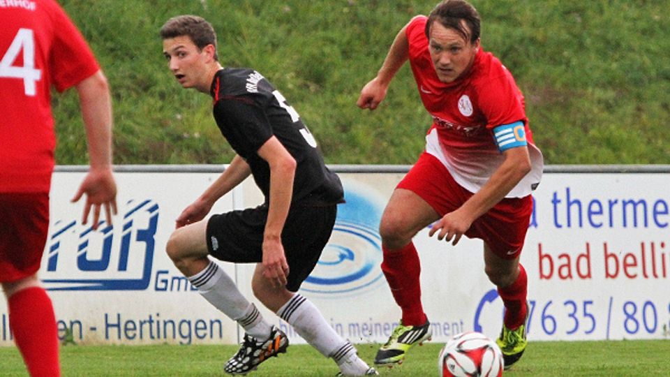 Niederhofs Kapitän Philipp Müller (rechts) trifft und trifft und trifft ... | Foto: Benedikt Hecht