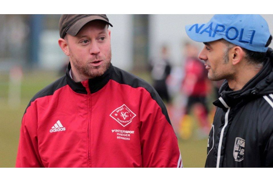 Vilkeraths Trainer Uwe Ommer (links) - hier im Gespräch mit Süngs Ex-Coach Andrea Esposito - hofft auf einen guten Start in die Rückrunde - Bild: Randow