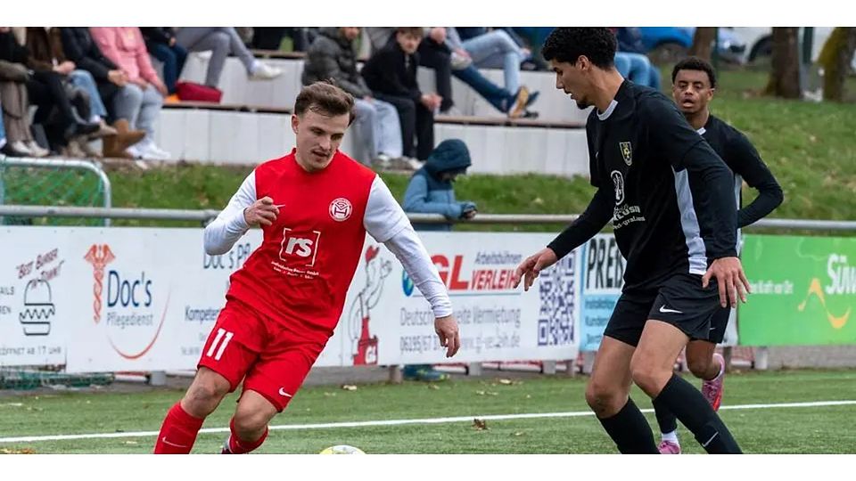 Hadamar ist vor allem über die Außenbahnen gefährlich: Bei Spitzenreiter Hornau gewannen Thomas Brewer (links) und seine Rot-Weißen vor zwei Wochen mit 3:0. © Jannik Schmidt
