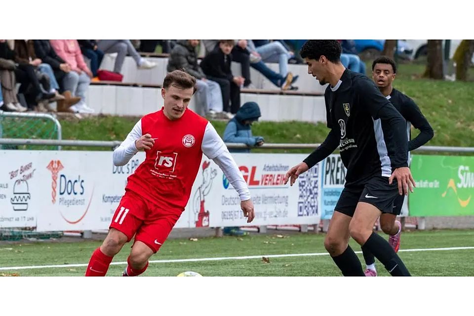 Hadamar ist vor allem über die Außenbahnen gefährlich: Bei Spitzenreiter Hornau gewannen Thomas Brewer (links) und seine Rot-Weißen vor zwei Wochen mit 3:0. © Jannik Schmidt Hadamar ist vor allem über die Außenbahnen gefährlich: Bei Spitzenreiter Hornau gewannen Thomas Brewer (links) und seine Rot-Weißen vor zwei Wochen mit 3:0. © Jannik Schmidt