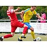 Treffen am ersten Spieltag der neuen Saison in der Fußball-Gruppenliga wieder aufeinander: Lukas Busch (r.) von der SG Waldsolms und Luis Höflein vom VfL Biedenkopf. (Archivbild) © Isabel Althof