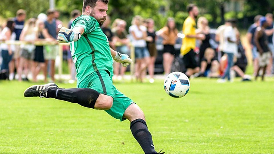 Der Murger Winterneuzugang Steffen Birlin (kam vom FV Degerfelden) wechselt sich mit der bisherigen Nummer eins Simon Blakowski ab. | Foto: Gerd Gründl