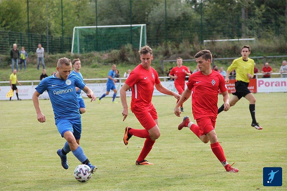 Neunkirchen (rot) und Schloßau trennten sich am ersten Spieltag mit 2:2.