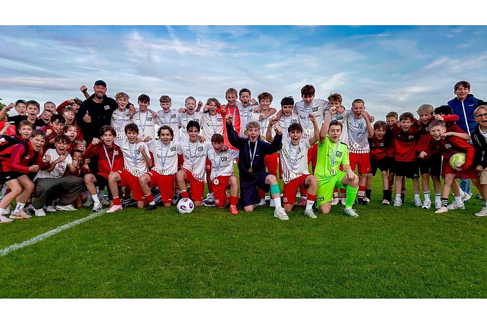 Sensationeller Erfolg: Die U15-Fußballer der FT Starnberg setzten sich als Kreisligist unter anderem gegen einen Bayern- und einen Regionalligisten durch und holten sich den BFV-Bezirkspokal. Sensationeller Erfolg: Die U15-Fußballer der FT Starnberg setzten sich als Kreisligist unter anderem gegen einen Bayern- und einen Regionalligisten durch und holten sich den BFV-Bezirkspokal.