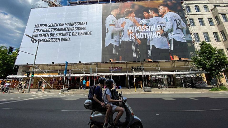 Mit Optimismus in die Zukunft: Die Euro 2020 bedeutet für viele ein Zeichen des Aufbruchs nach tristen Monaten in der Pandemie.