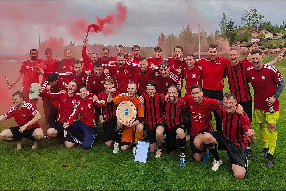 Gratulation an den FC Langdorf zum Titelgewinn in der Kreisklasse Regen. 