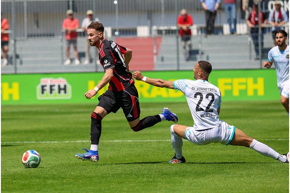 In den entscheidenden Momenten hatte der SV Hummetroth gegen die U21 der Frankfurter Eintracht zumeist das Nachsehen.	Foto: Guido Schiek