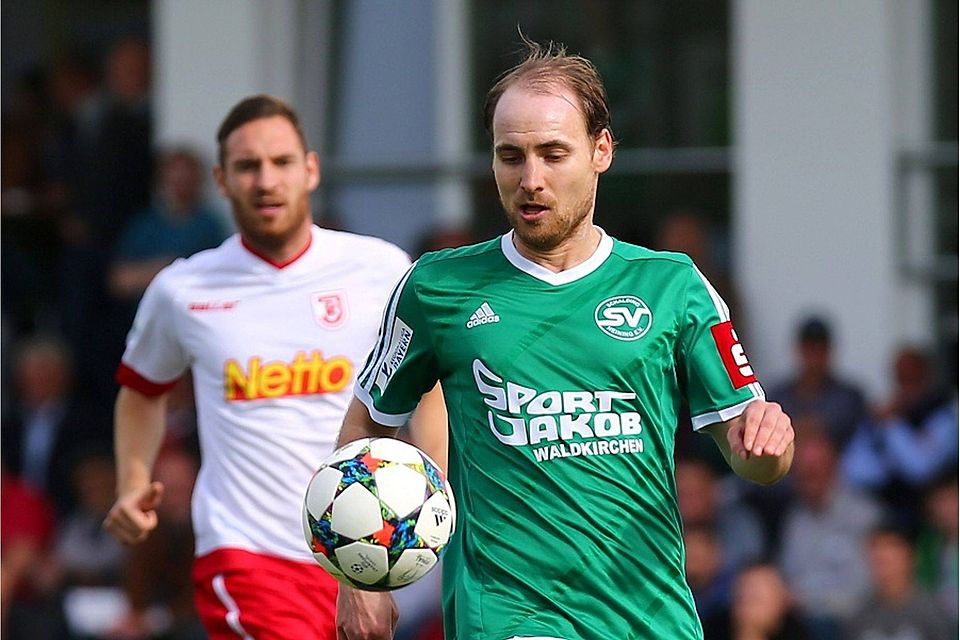 Sebastian Escherich (re.) fehlt gegen den FC Augsburg II gelbgesperrt  F: Weiderer
