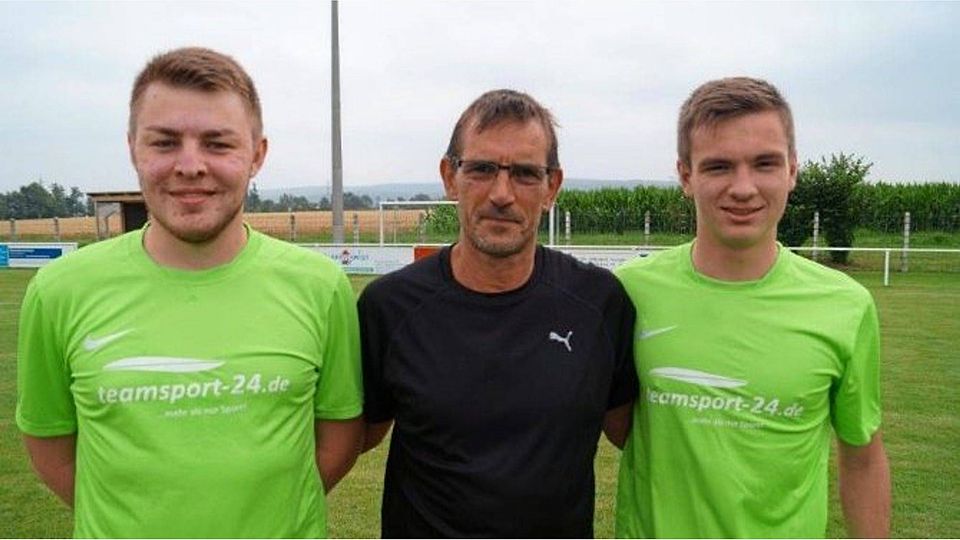 Neu bei der SG Wimmer/Lintorf: (von links) Heinrich Michel, Trainer Frank Beermann und Lars Meyer. Foto: Peter Hilbricht