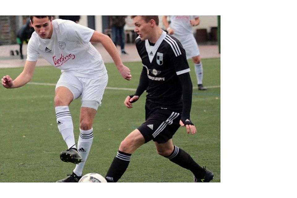 Lucas Sturmberg (links) und sein HSV müssen punkten. Foto: Randow