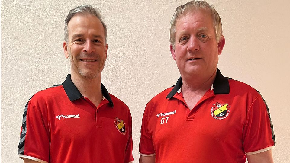 Aschenaus Vorstand Thomas Gäch (re.) mit Neu-Trainer Carsten Stockinger 
