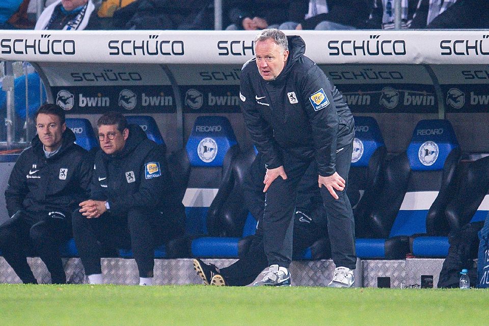 Frank Schmöller und seine Löwen erwartet am Mittwochabend in Mannheim eine ganz schwierige Aufgabe.