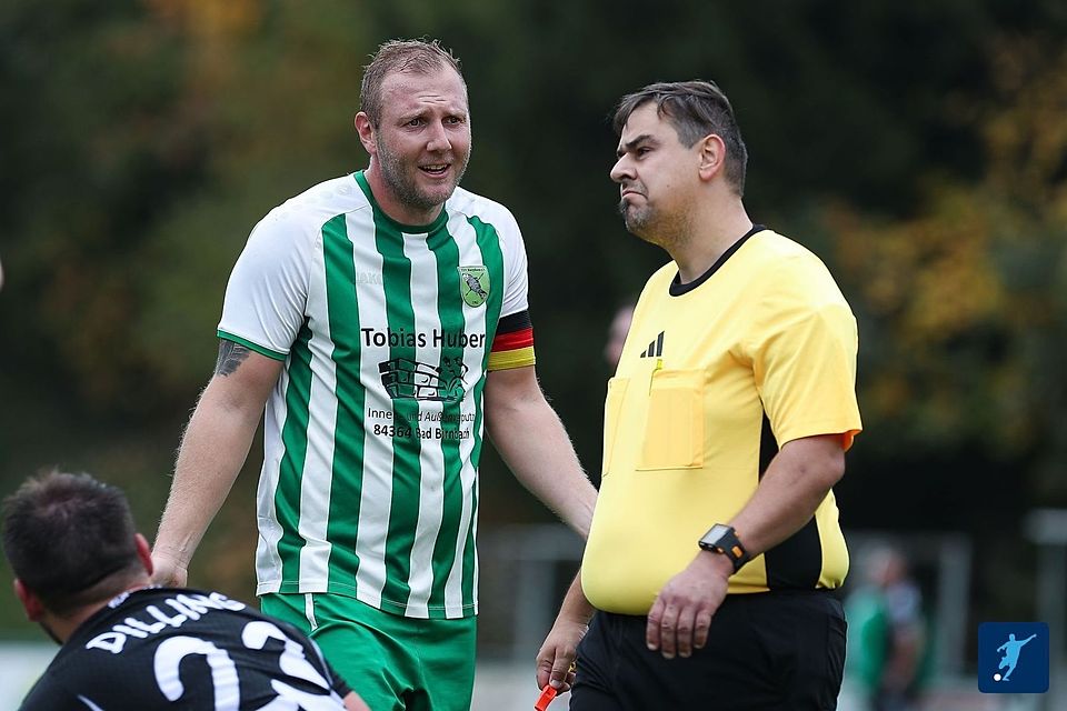 Der TSV Karpfham um Kapitän Stefan Demuth (Mitte) kam in Tittling nicht über ein 2:2 hinaus.