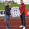 Olpes Sportlicher Leiter Björn Schneider (links) freut sich, dass Steffen Scheppe in der kommenden Saison vom FSV Gerlingen zu den Kreisstädtern wechselt.
