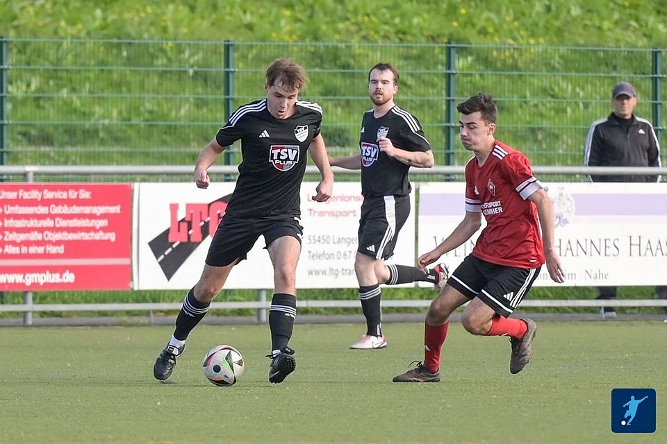 Der TSV Lalo-Laubenheim (hier mit Josua Weckwerth gegen den FSV Rehborn am Ball) konnte dem Aufstiegsanwärter FSV Bretzenheim kein Bein stellen. 