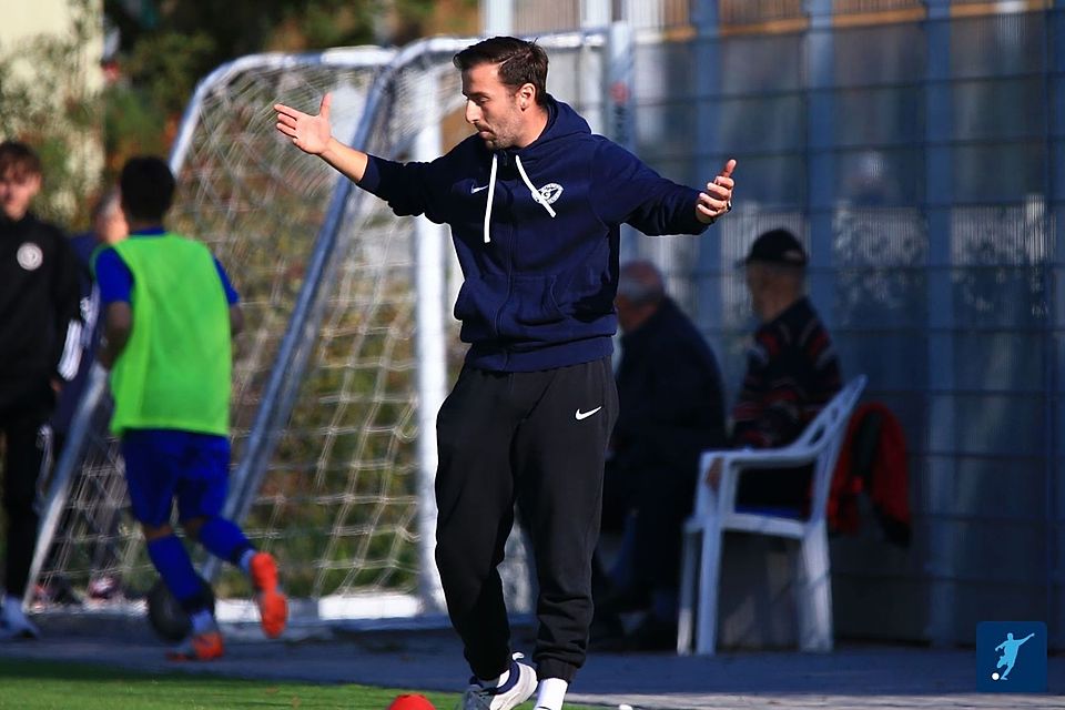 Da machst du nichts: Beim 0:1 durch Max Wilschrey konnte SVG-Trainer Luca Vanni nur noch staunen.