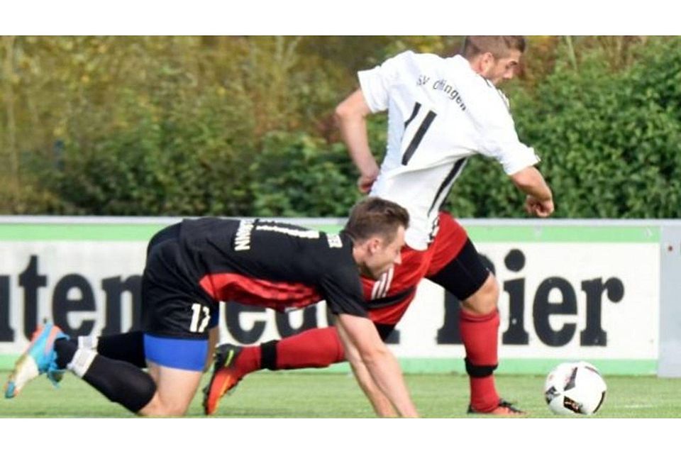 Christoph Bronnhuber (rechts) ist mit dem TSV Offingen drauf und dran, auch in der Bezirksliga die Gegner abzuschütteln. Nach vier Spielen ist der Aufsteiger noch ungeschlagen und trifft nun auf Bronnhubers Ex-Klub SSV Glött.    F.: Walter Brugger