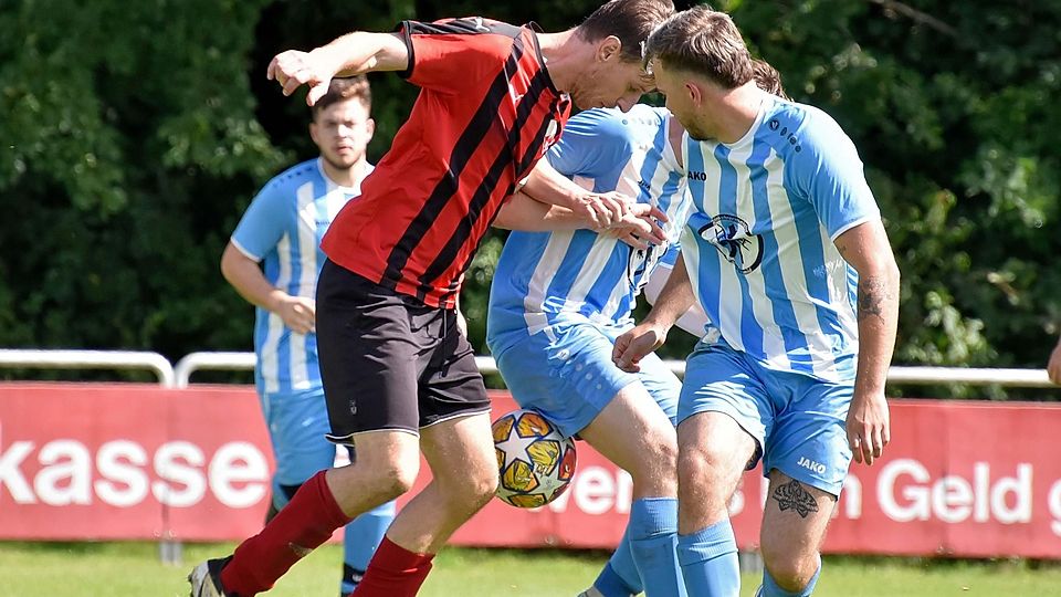 Fußball B Klasse TSV Türkenfeld in blau gegen SV Kottgeisering in rot
