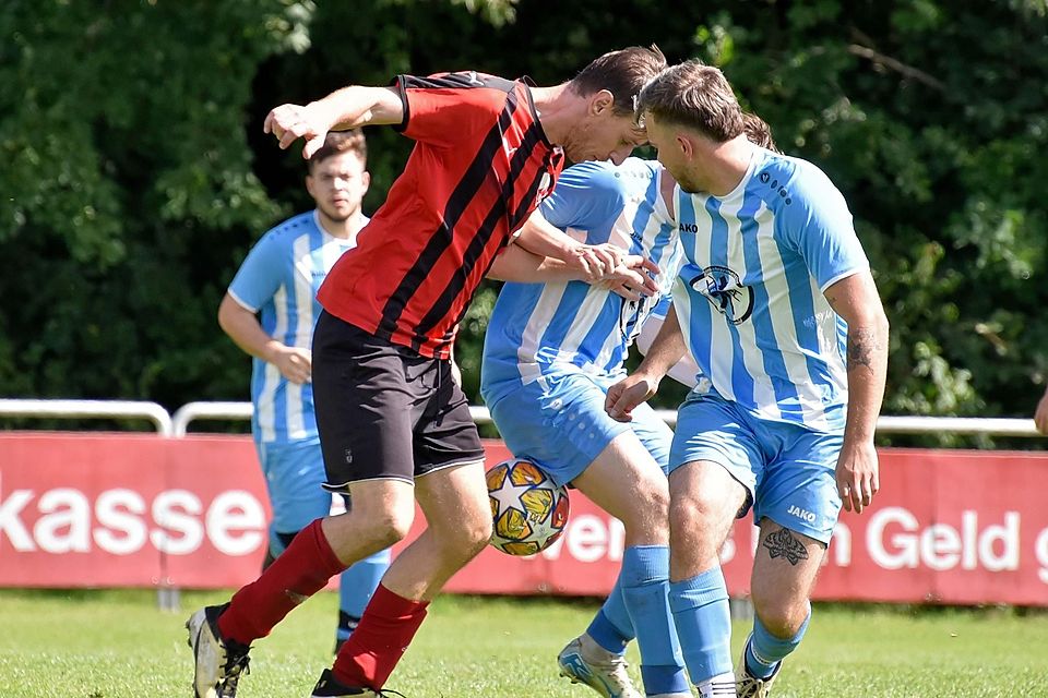 Fußball B Klasse TSV Türkenfeld in blau gegen SV Kottgeisering in rot