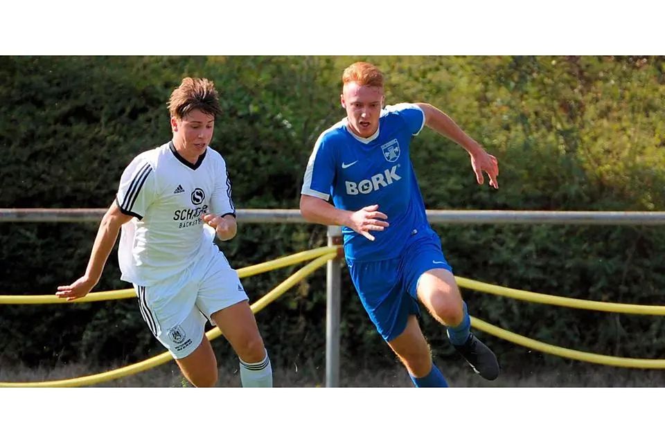 Zweifacher Torschütze für den FC Cleeberg II in der Fußball-A-Liga Wetzlar: Marvin Gath (r.) in Aktion. (Archivfoto) © Martin Weis Zweifacher Torschütze für den FC Cleeberg II in der Fußball-A-Liga Wetzlar: Marvin Gath (r.) in Aktion. (Archivfoto) © Martin Weis