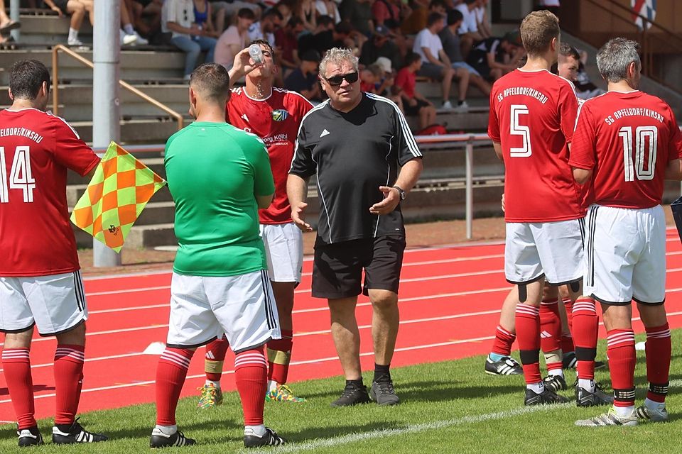 Fußball Saison 2024/25 Kreisklasse SG Apfeldorf/Kinsau Trainer Sebastian Ostenrieder (Mitte)