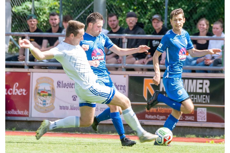 Gegner auf Augenhöhe: Rottach-Egern (blau) geht mit knappem Vorsprung in die Relegation gegen Hartpenning. Gegner auf Augenhöhe: Rottach-Egern (blau) geht mit knappem Vorsprung in die Relegation gegen Hartpenning.