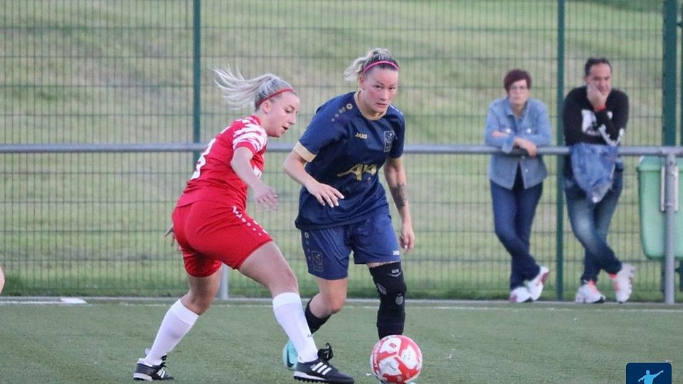 Käerjeng (dunkelblaue Spielkleidung) wird am Freitag versuchen gegen Mertert-Wasserbillig in die 1.Liga aufzusteigen
