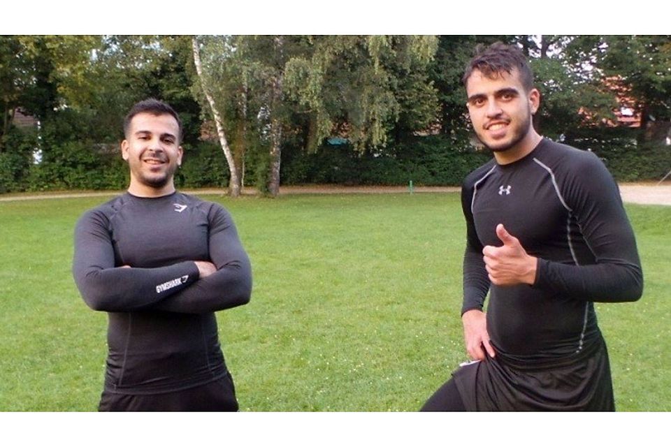 Kutaiba (li.) trainiert mit seinem Freund Mohamad (re.) im Park. Nun bekommt Mo seine Chance in Jordanien. Foto: Antonio Riether