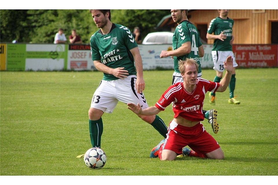 Der TSV Bad Abbach (grün) gewann bei der SpVgg Lam.  Foto: Steinert