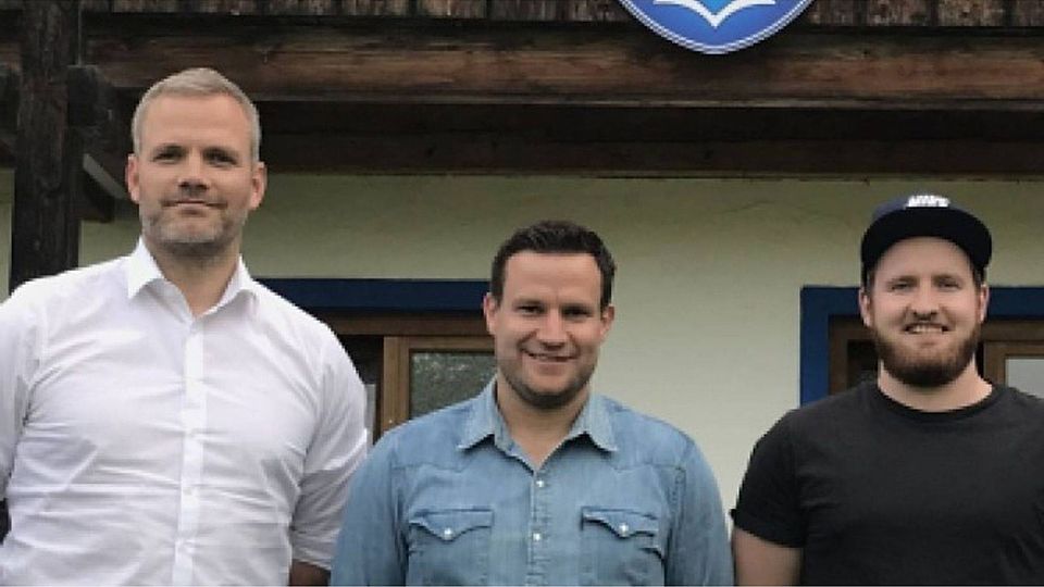 Freuen sich über die Verpflichtung (v.l.): ASV-Vorstand Jo Stefer, Abteilungsleiter Tobias Unger, der zukünftige Trainer Bernhard Riedl, Co-Trainer Alexander Niedermayer und Vize-Abteilungsleiter Josef Kneifl.  Foto: ASV