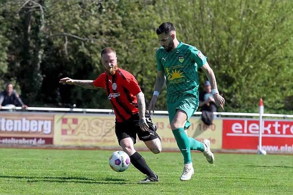 Alban Jashari (am Ball, SVE Comet Kiel) auf Torejagd für seinen letzten Verein.