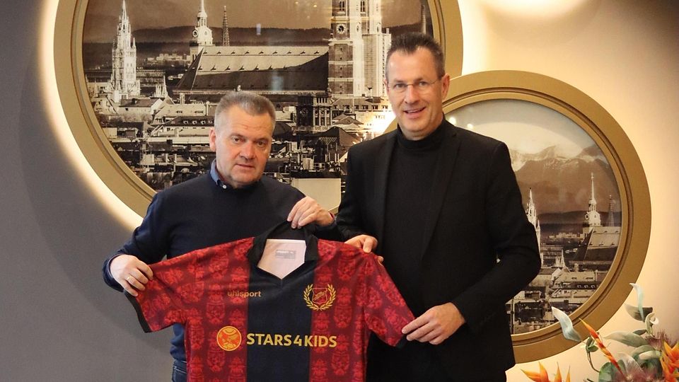 Ein Herz für Kinder: Haching-Boss Manfred Schwabl (l.) und Stars4Kids-Geschäftsführer Martin Schaefer.