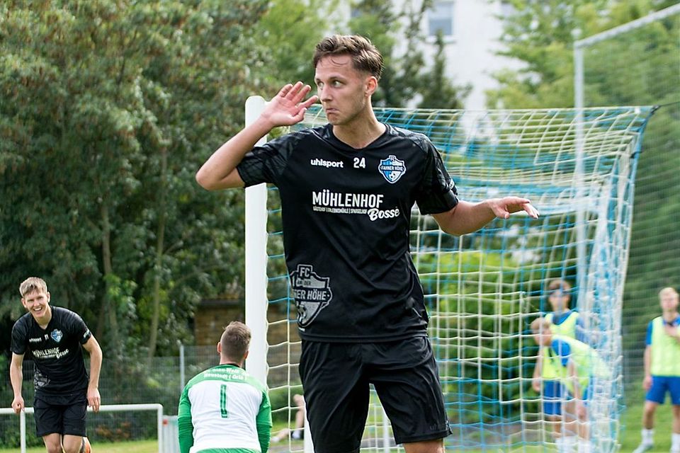Emilio Heß (hier gegen Neustadt/Orla) - Für ihn und den FC An der Fahner Höhe läuft es im Moment gut. Beim  Match gegen Neustadt (Anfang September) erzielte er einen Dreierpack.