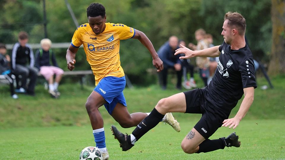 Der FC Pipinsried um Jaroud Kanze gewinnt ohne echte Gegenwehr im Sparkassenpokal.