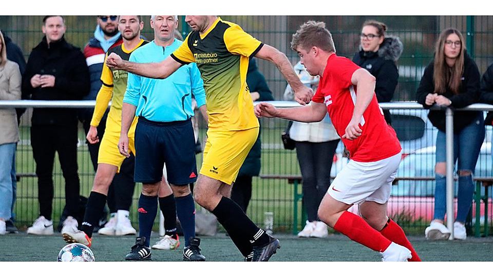  Für Timo Strassen (l.) vom SSV Medenbach und für Sebastian Reeh (r.) vom SSV Sechshelden geht es um einiges. Medenbach reist zur SG Dietzhölztal, während Sechshelden den FC Werdorf empfängt. Foto: Lorenz Pietzsch (© Lorenz Pietzsch) 