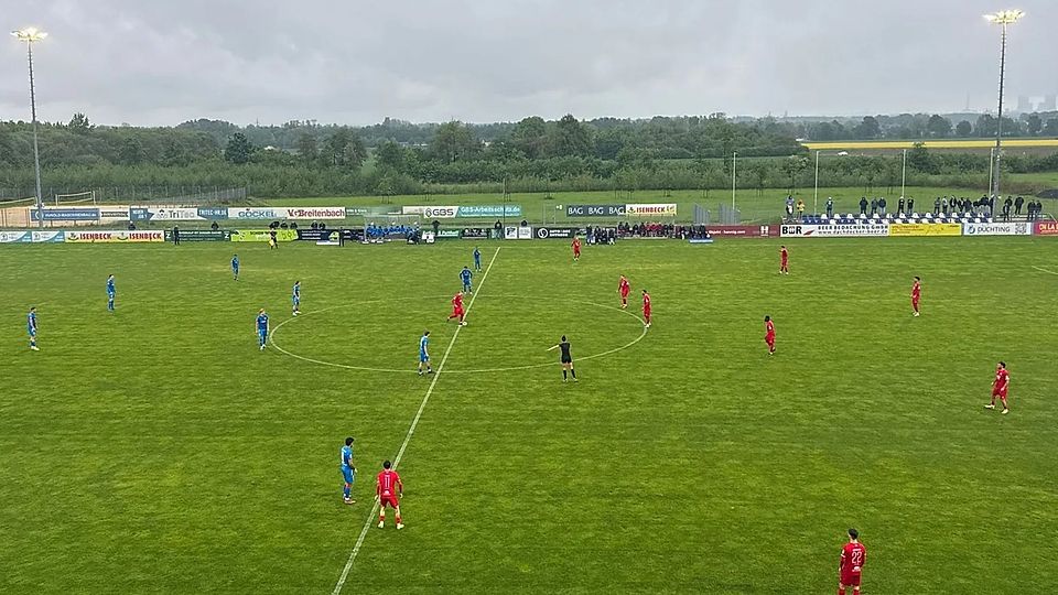 Der Blick von hoch oben von der VIP- und Presse-Tribüne in Rhynern.