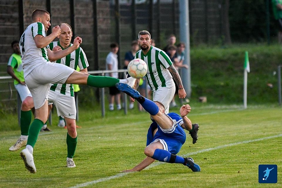 Vorteil Roxheim: Der TuS hat das Hinspiel der A-Klasse-Relegation gegen Bretzenheim mit 3:0 für sich entschieden. Vorteil Roxheim: Der TuS hat das Hinspiel der A-Klasse-Relegation gegen Bretzenheim mit 3:0 für sich entschieden.