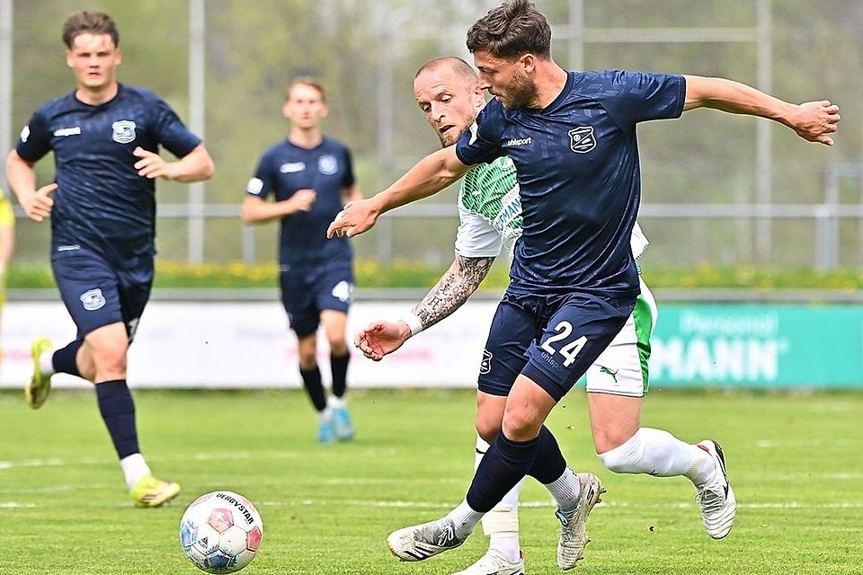 Die SpVgg Unterhaching (blau) schlägt die Reserve der SpVgg Greuther Fürth und fährt die nächsten drei Punkte ein.