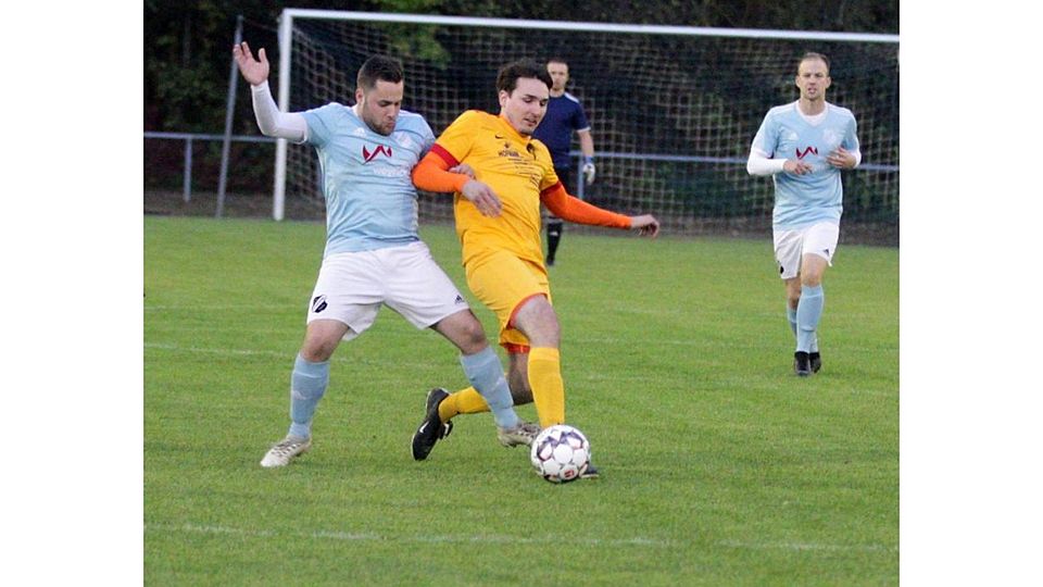 Sven Nußbickel (links, hier gegen den TV Albig) trug dazu bei, dass die SG Weinheim bezwungen wurde.	Foto: BK/Axel Schmitz