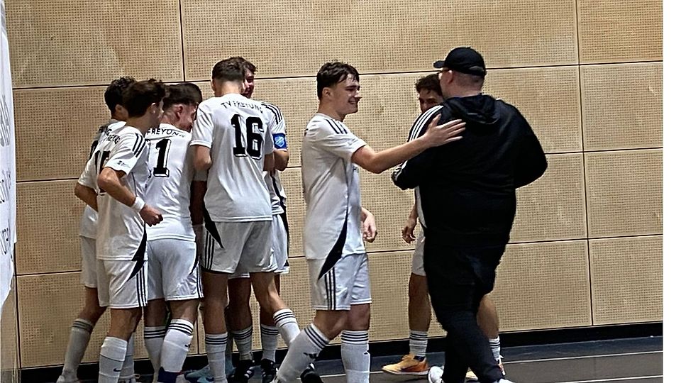 Pure Freude: Freyung nach der Nerven-Entscheidung in Gruppe 2.