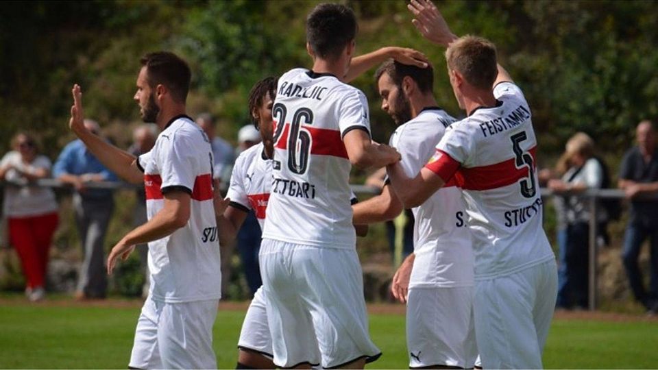 Philipp Walter (2. von rechts) gelang gegen den TSV Steinbach der Ausgleich. Foto: Häcker