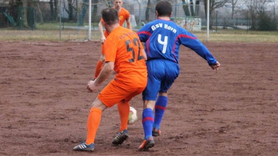 Die Spieler der Borner Reserve kamen gegen Oestrich phasenweise gut in die Zweikämpfe. F: Sauer