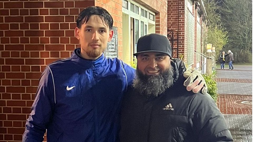 Jack Krause und Türkspor Trainer Tuuli Zazai