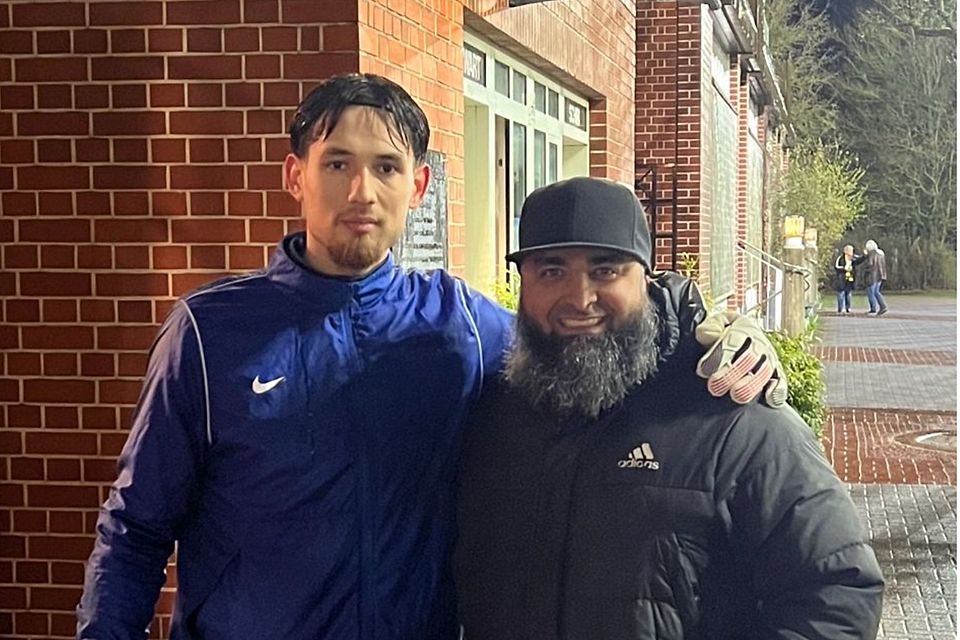 Jack Krause und Türkspor Trainer Tuuli Zazai