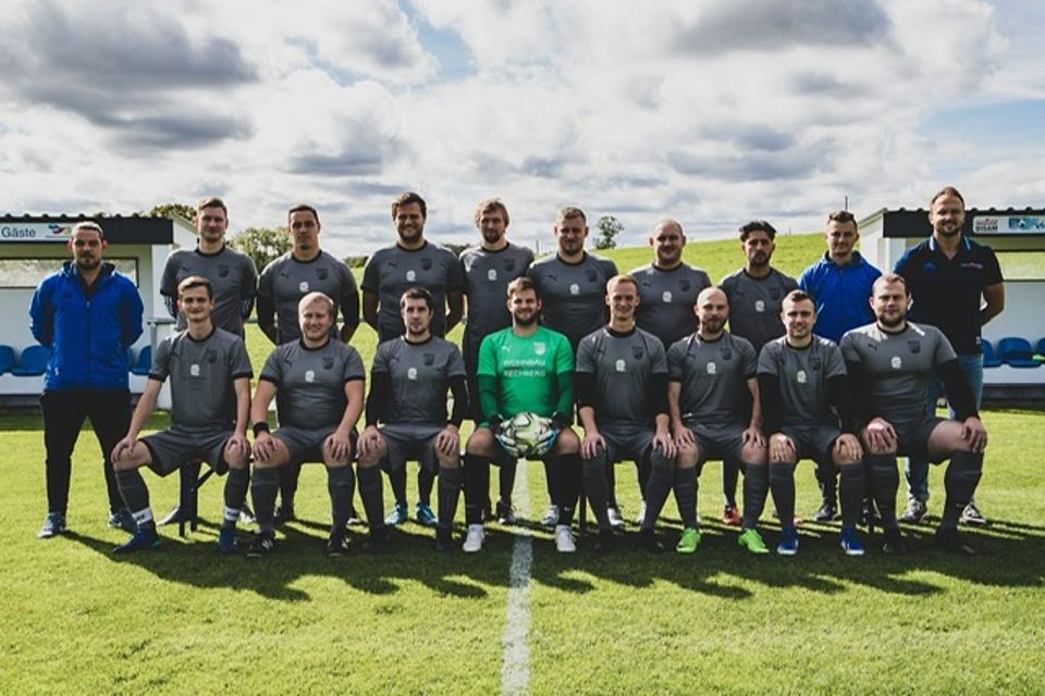 Und das Ganze in Schwarz: Die zweite Mannschaft des TSGV Rechberg in der Saison 2021/22.